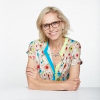 From Refugee to Role Model: Evy Mages' Inspiring Journey 10